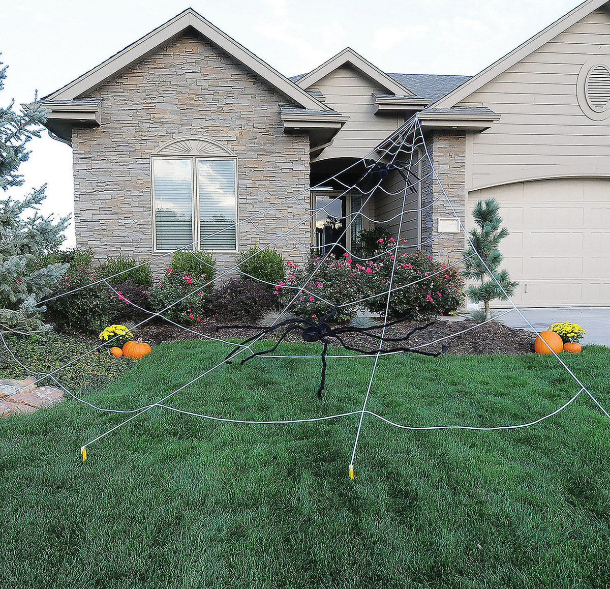 23' Spider Web Yard Light-Up 210 LED