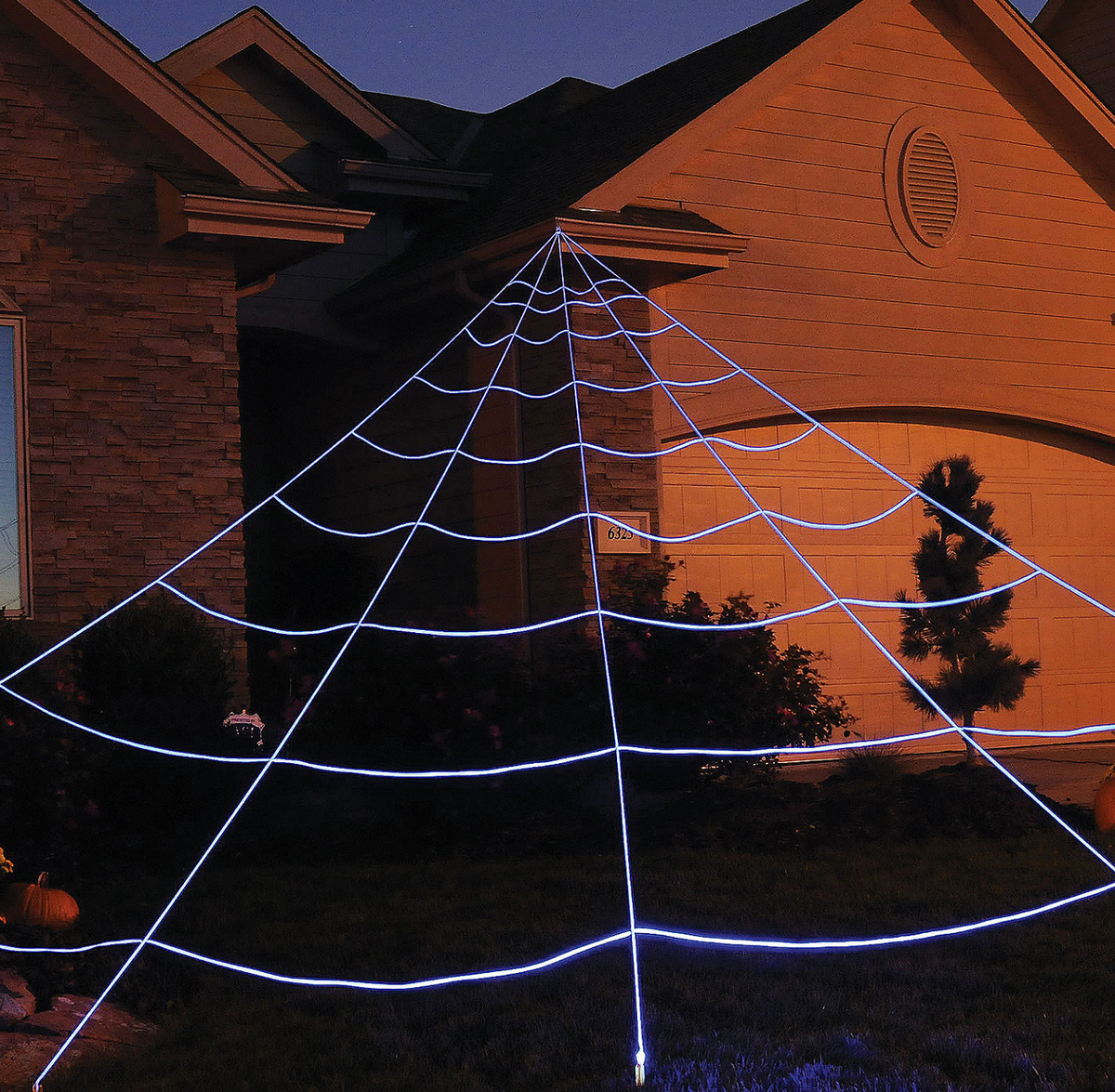 23' Spider Web Yard Light-Up 210 LED